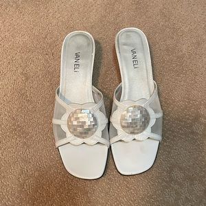 Perfect for spring/summer! VanEli white slides with kitten heel. Size 9 EUC